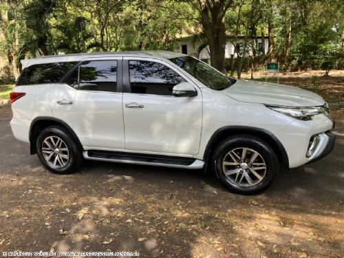 Toyota HILUX SW4 SRX 7 LUGARES 2016/2017